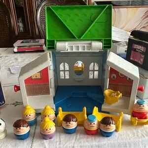 Fisher-Price Green and White Playhouse with Figures
